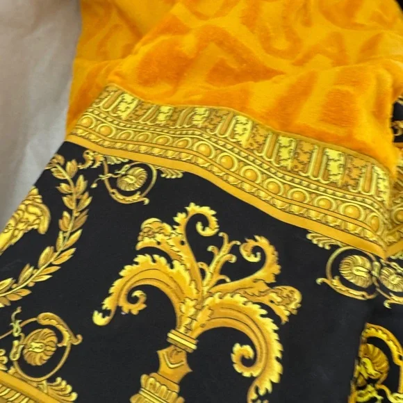 Versace Bath Robe - Picture 9 of 9